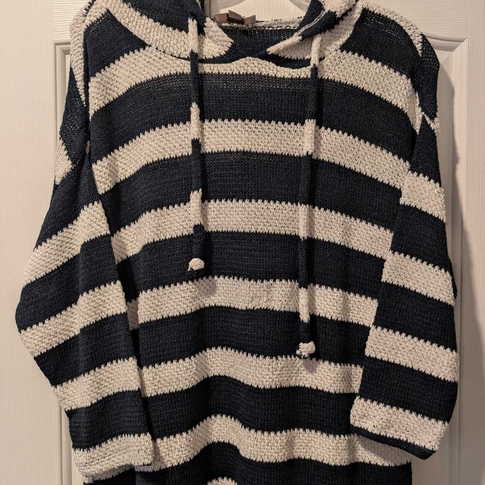 ✨ LOFT Outlet Beach Hoodie – Like New! ✨